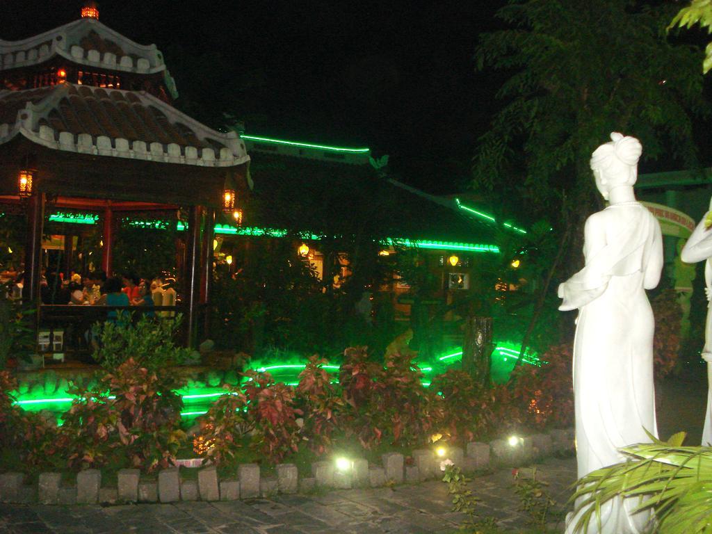 Ngoi Nha Xanh Hotel Da Nang Exterior foto
