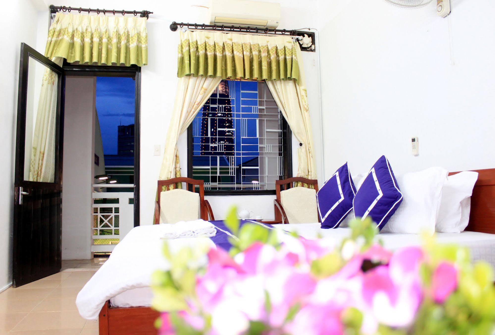 Ngoi Nha Xanh Hotel Da Nang Exterior foto